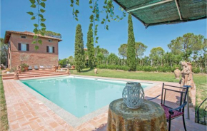 Six-Bedroom Holiday Home in Castiglione del Lago Castiglione Del Lago